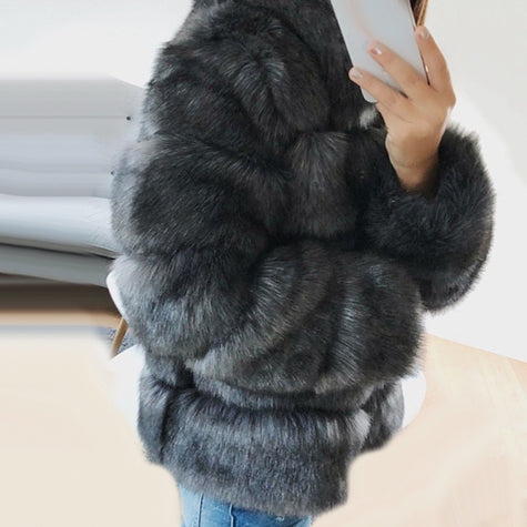 Women's Fur Coat Is Popular In Europe And America