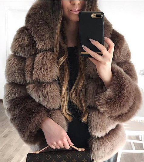 Women's Fur Coat Is Popular In Europe And America