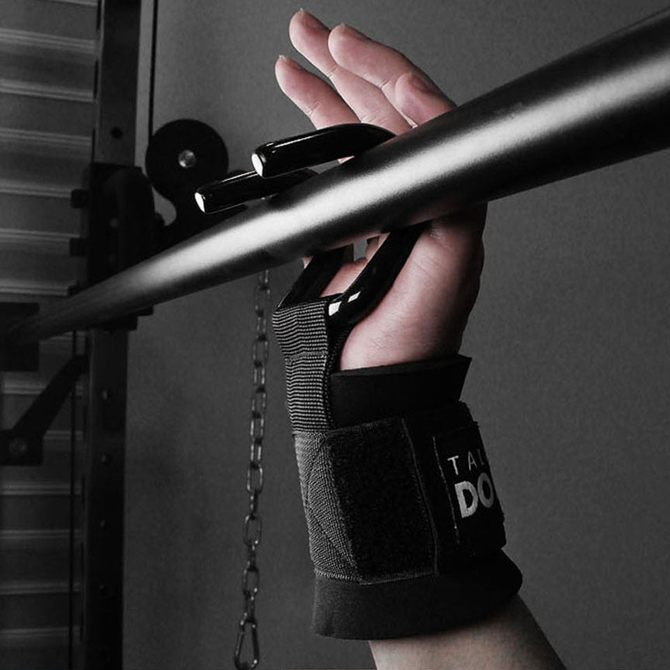 Pull-up strength training auxiliary glove hook