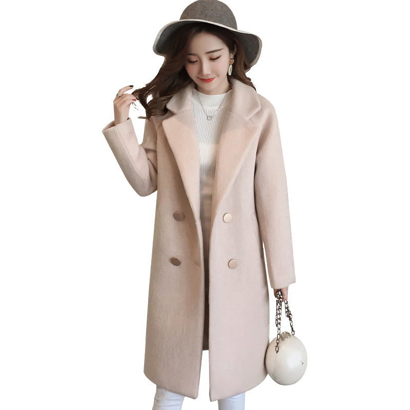 Long woolen coat in the woolen coat