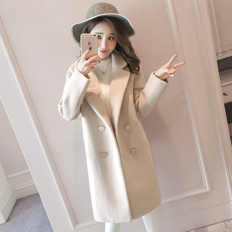 Long woolen coat in the woolen coat