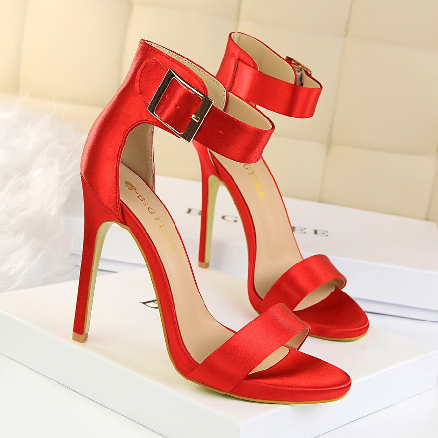 Metal belt buckle sandals