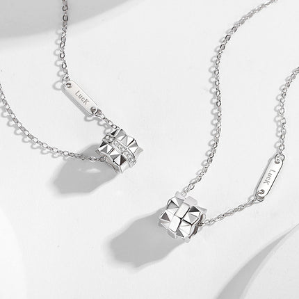 Lovers Necklaces Are Fashionable And Versatile For Men And Women