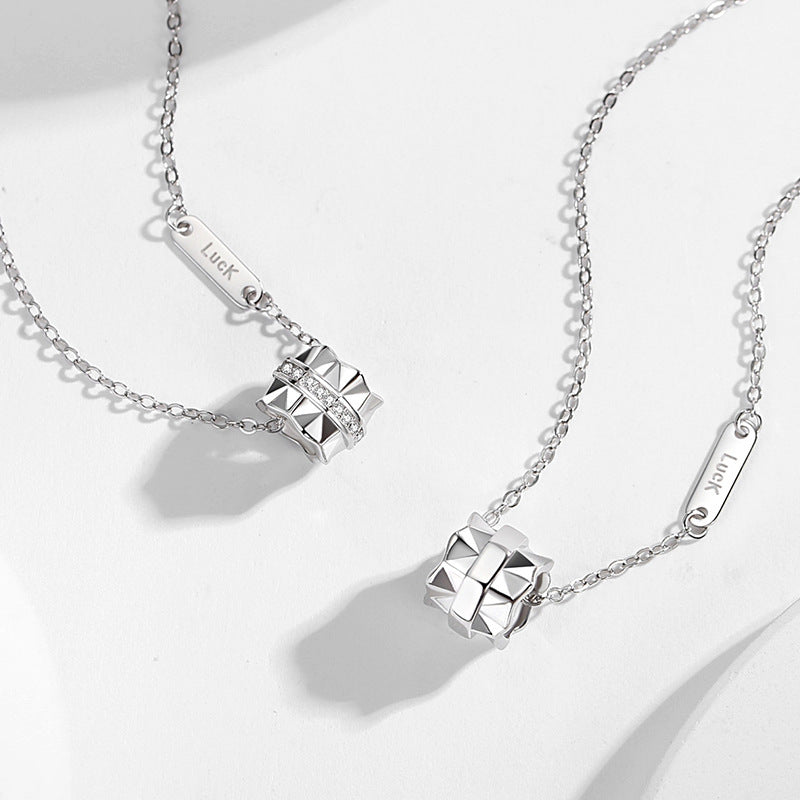 Lovers Necklaces Are Fashionable And Versatile For Men And Women