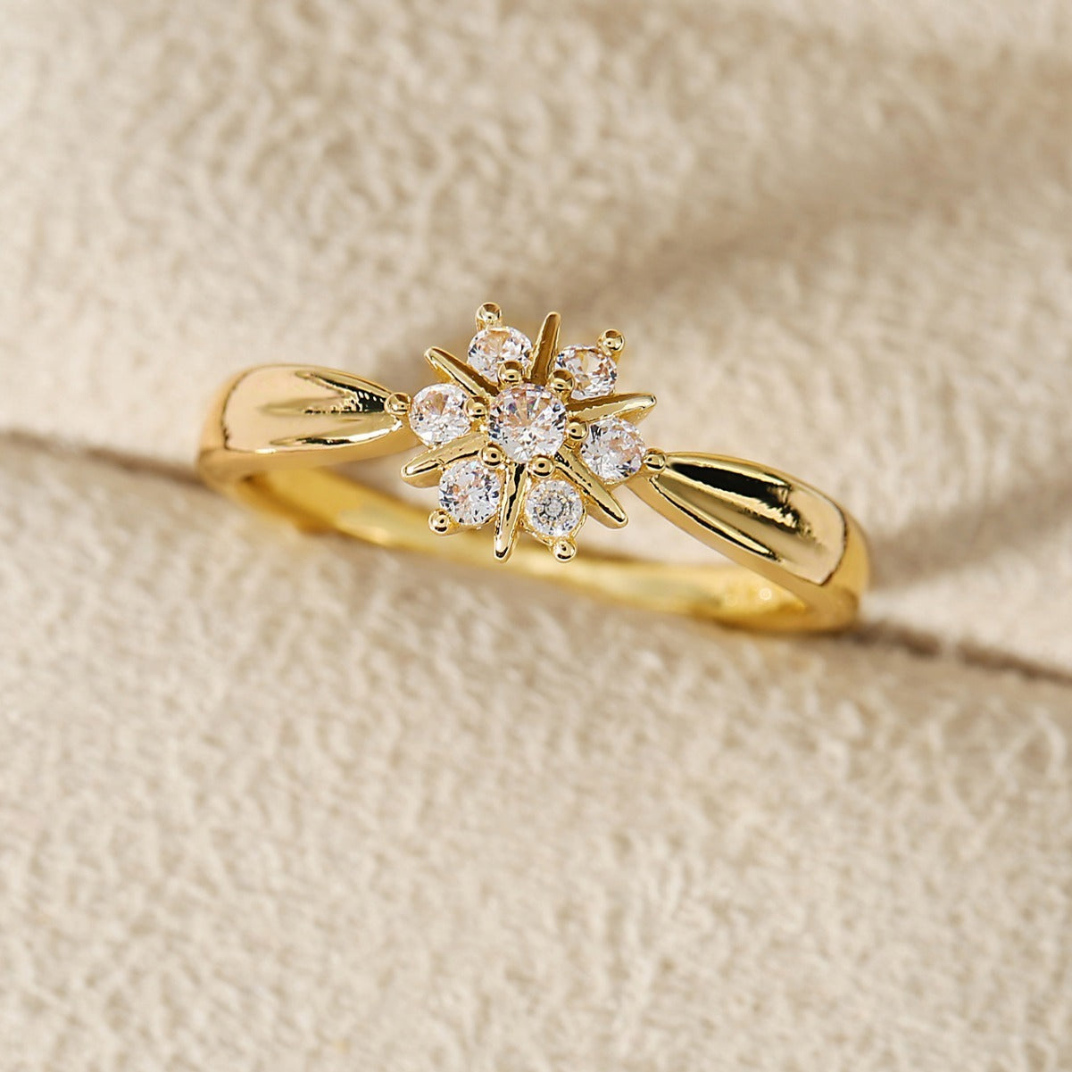 Flower Rhinestone-embedded Personalized Niche Design Shank Ring