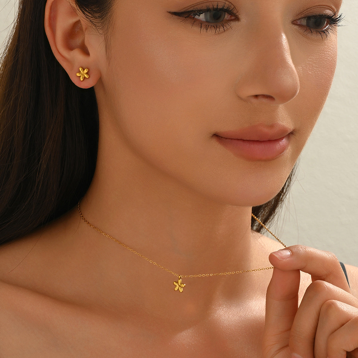 Lxalry 18K Gold Plated 5 Petal Floral Mirror Jewelry Set  Hypoallergenic Skin Safe Necklace   Stud Earrings For Daily Date Night  Never Fade Adjustable Luxury Gift