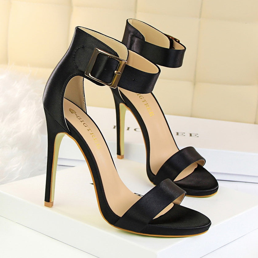 Metal belt buckle sandals