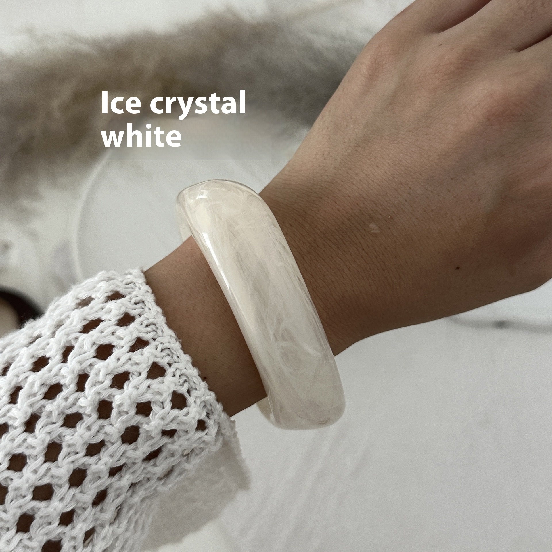European And American Exaggerated Ins Style Acrylic Fashion Bracelet Irregular Translucent Design
