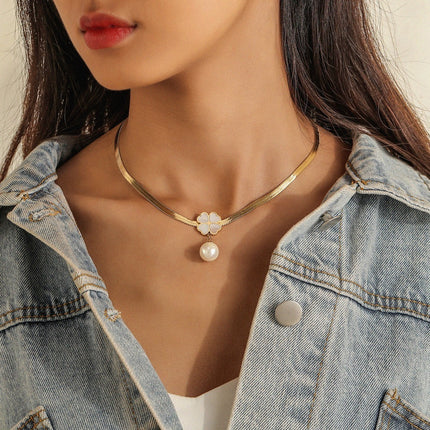 Stainless Steel Four-leaf Clover Pearl Shell Necklace