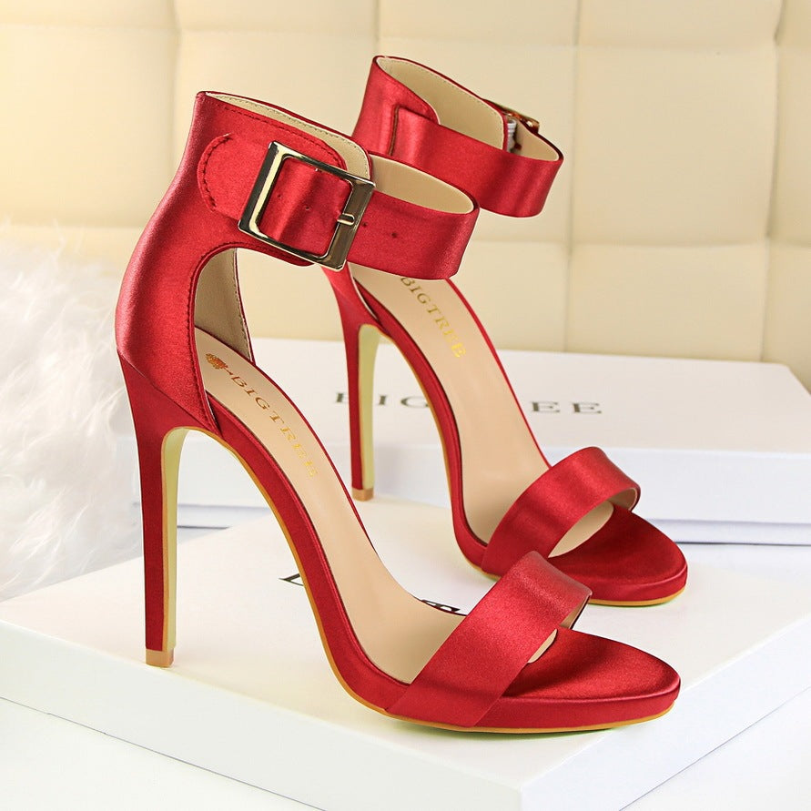 Metal belt buckle sandals