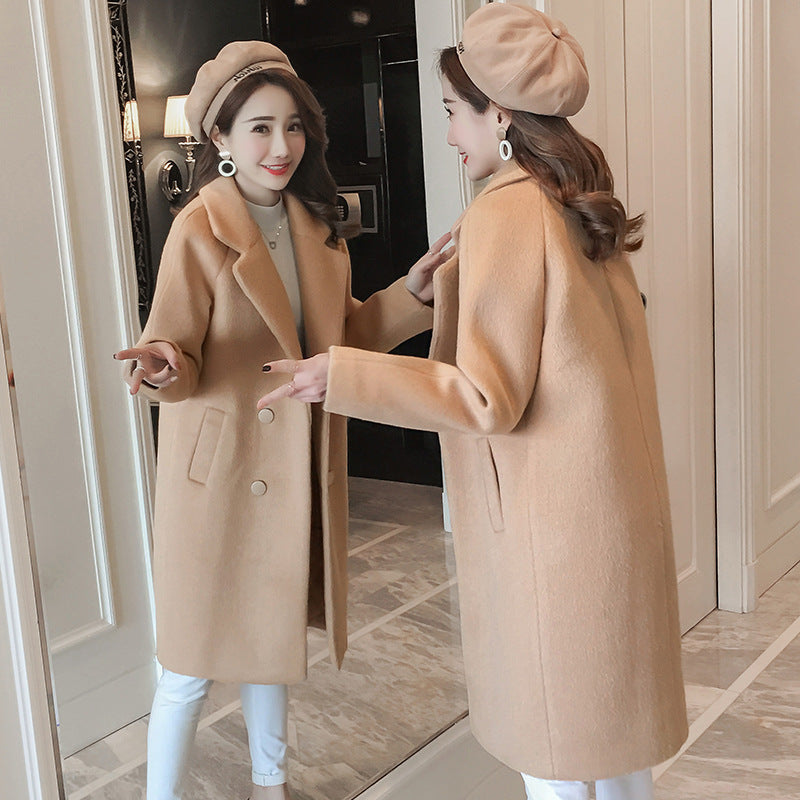 Long woolen coat in the woolen coat