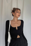 Homemade Super Revealing Figure With Collarbone Exposed Long Sleeved High Waisted Short Top That Spicy Girls Love To Wear
