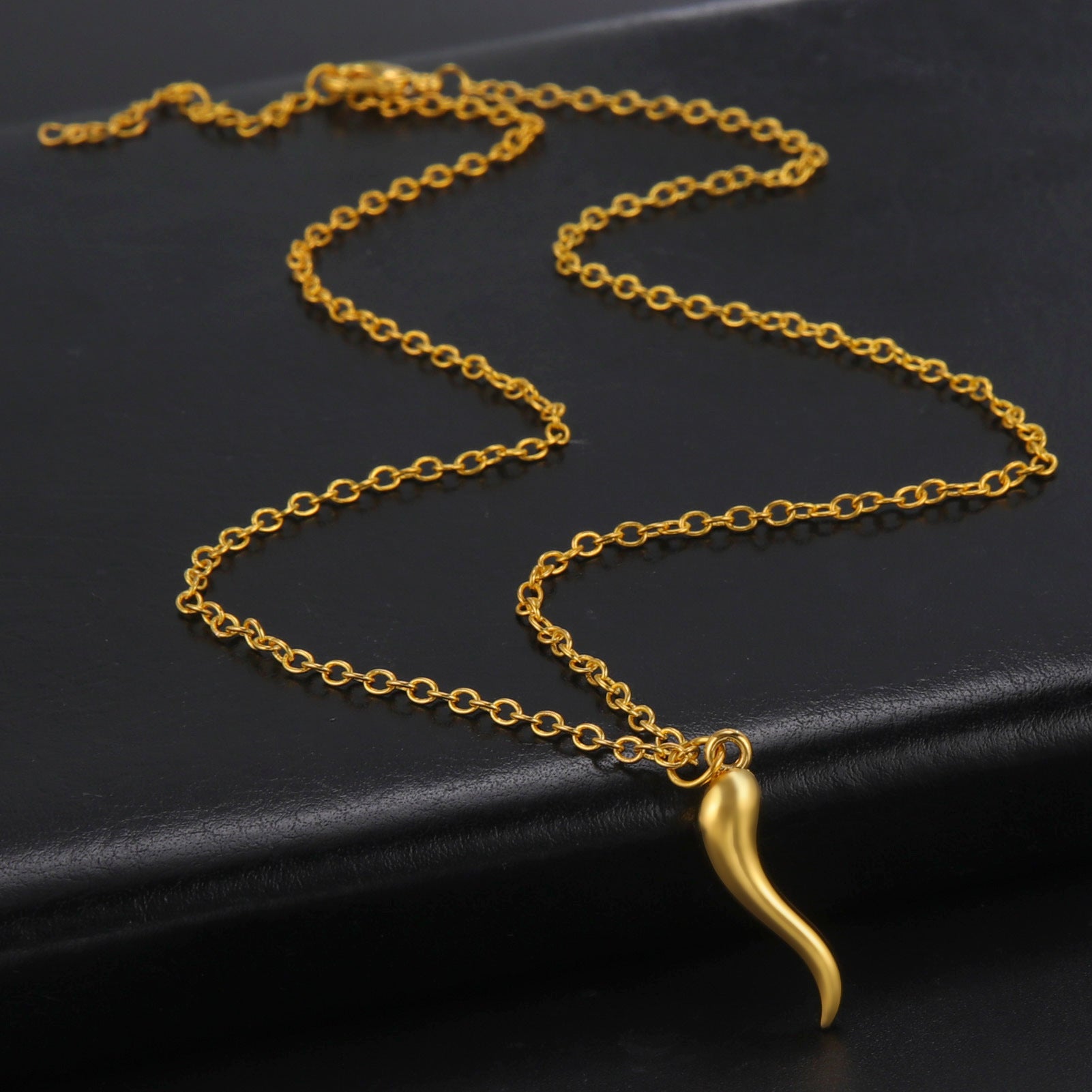 Stylish Graceful Simple Versatile Cross Chain Pepper Pattern Women's Alloy Necklace