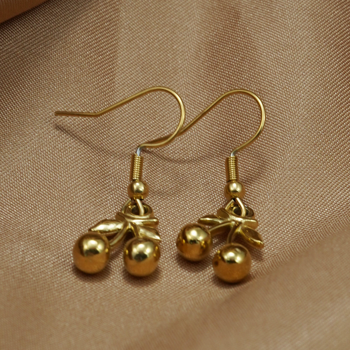 Lxalry 18K Gold Plated Cherry Mirror Jewelry Set  Hypoallergenic Skin  Safe Necklace   Drop Earrings Never Fade Adjustable Luxury Gift For  Evening Wear