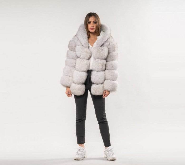Women's Fur Coat Is Popular In Europe And America