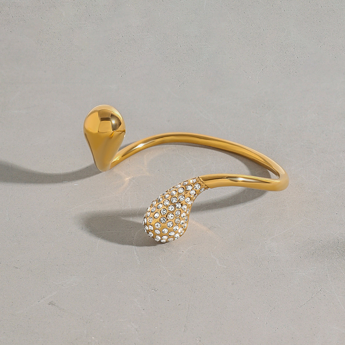 Titanium Steel Bracelet With Diamond Water Drop Does Not Fade