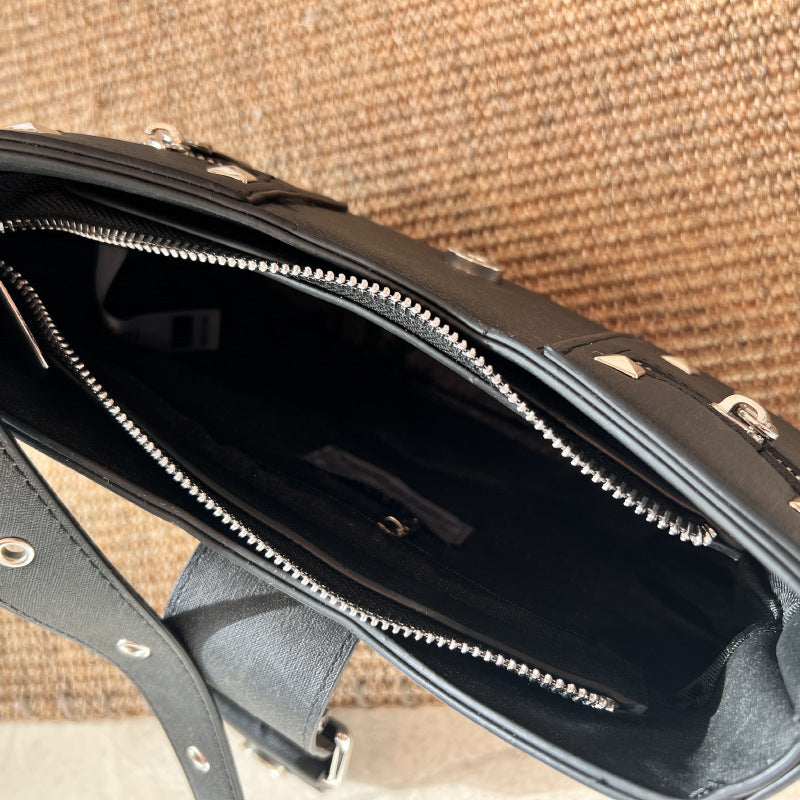 Women's Fashion Retro Rivet Shoulder Underarm Bag