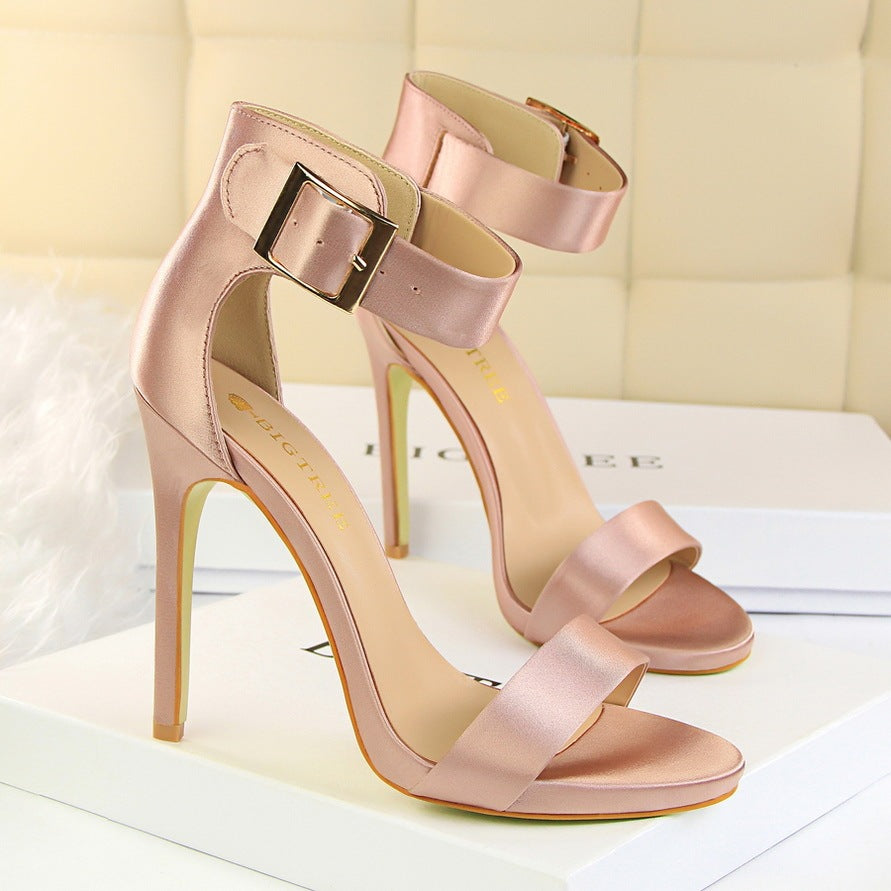 Metal belt buckle sandals