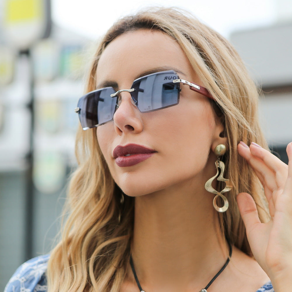 Vintage Wood Grain Temples Cut-Edge Crystal Statement Square Sunglasses