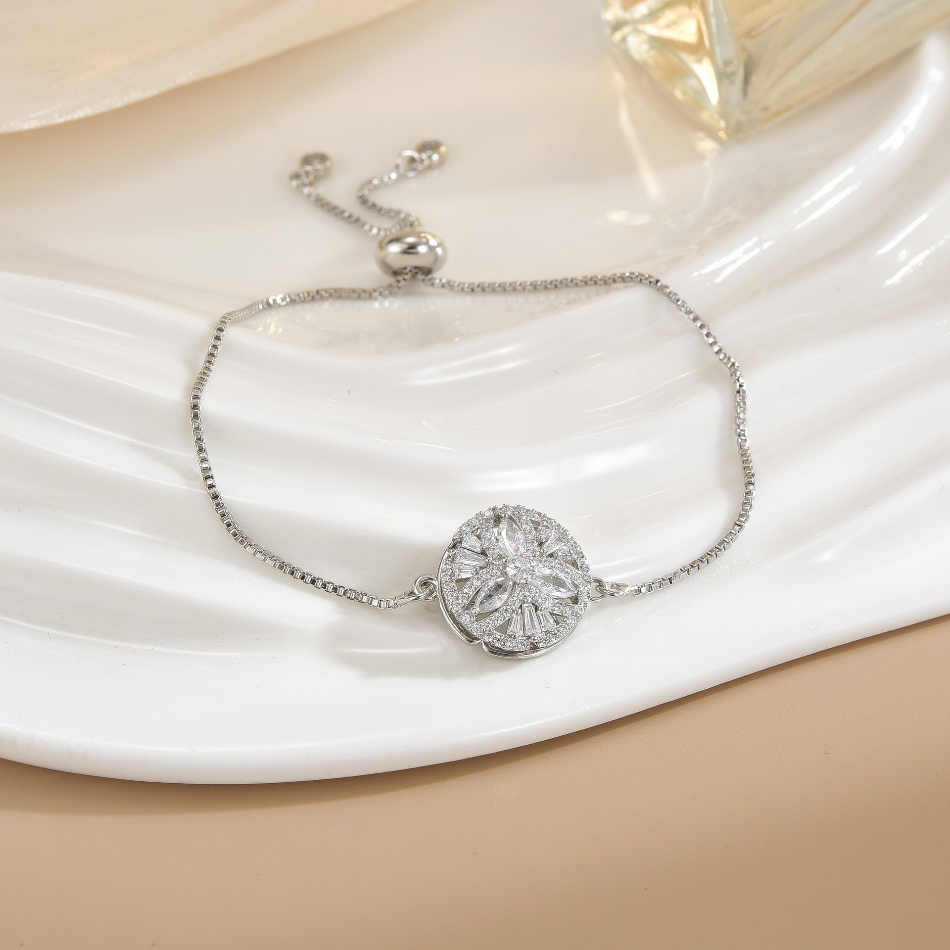 Simple Rotatable Flower Color-preserving Pure Copper Gold-plated Bracelet