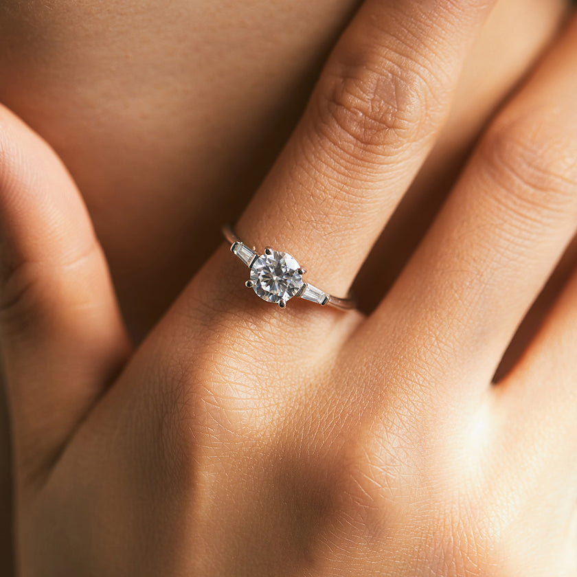 1 Karat Moissanite S925 Sterling Silver Shining Diamond-studded Ring Women