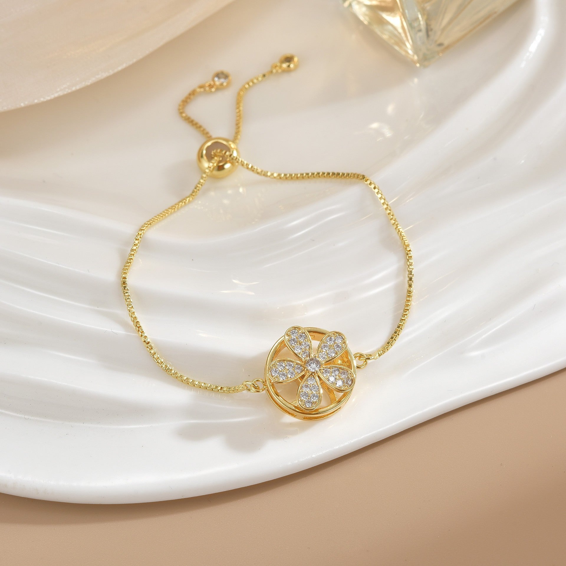 Simple Rotatable Flower Color-preserving Pure Copper Gold-plated Bracelet