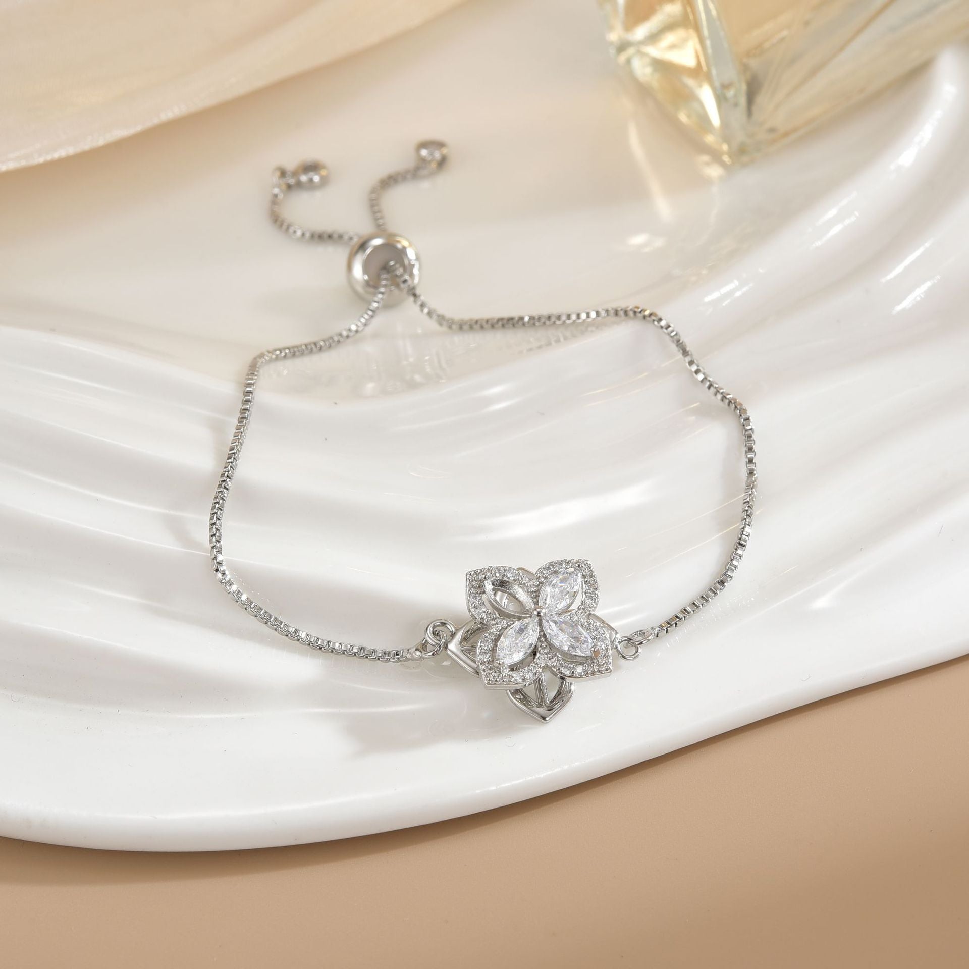 Simple Rotatable Flower Color-preserving Pure Copper Gold-plated Bracelet