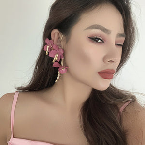 Long Rhinestone-encrusted Chain Flower Ear Clip