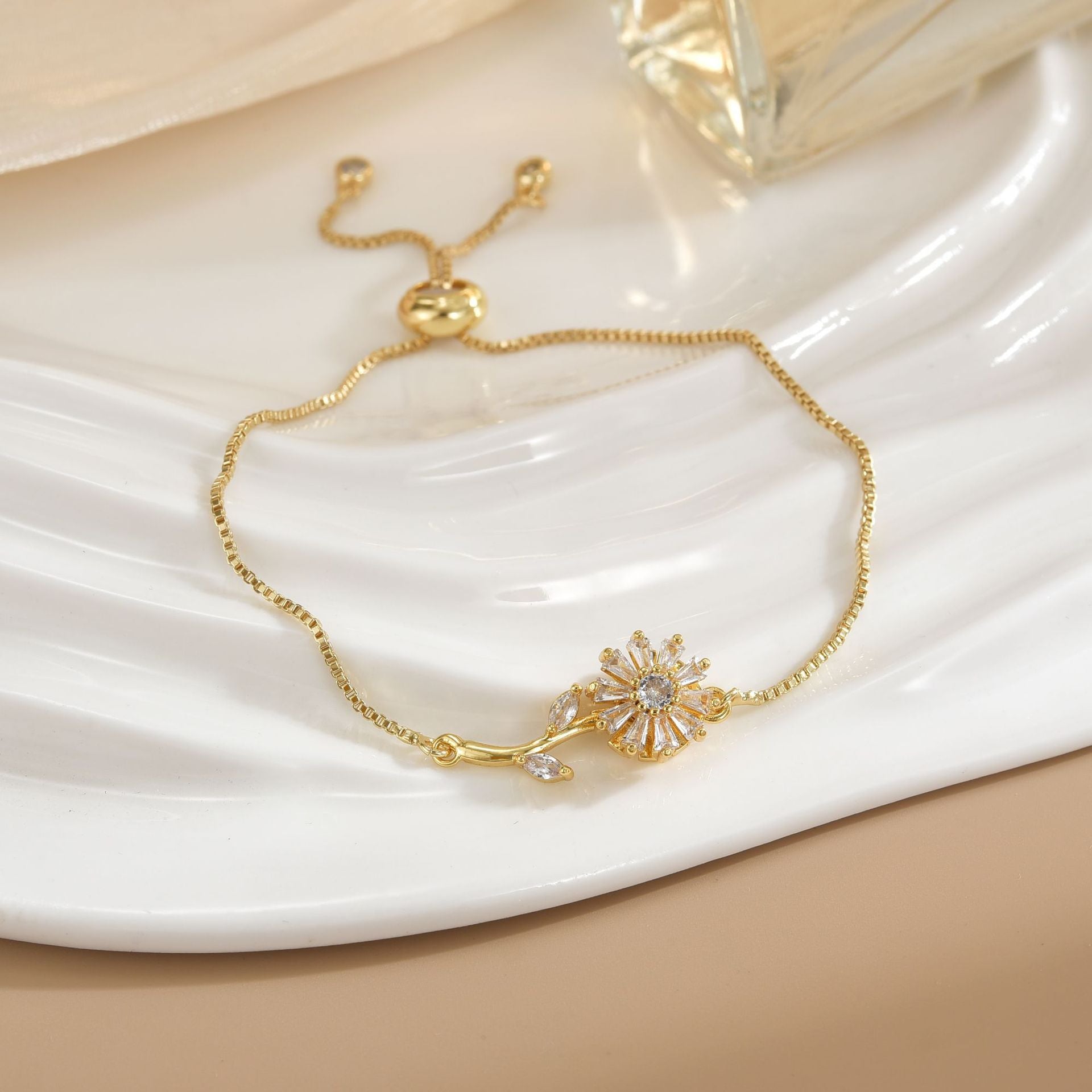 Simple Rotatable Flower Color-preserving Pure Copper Gold-plated Bracelet