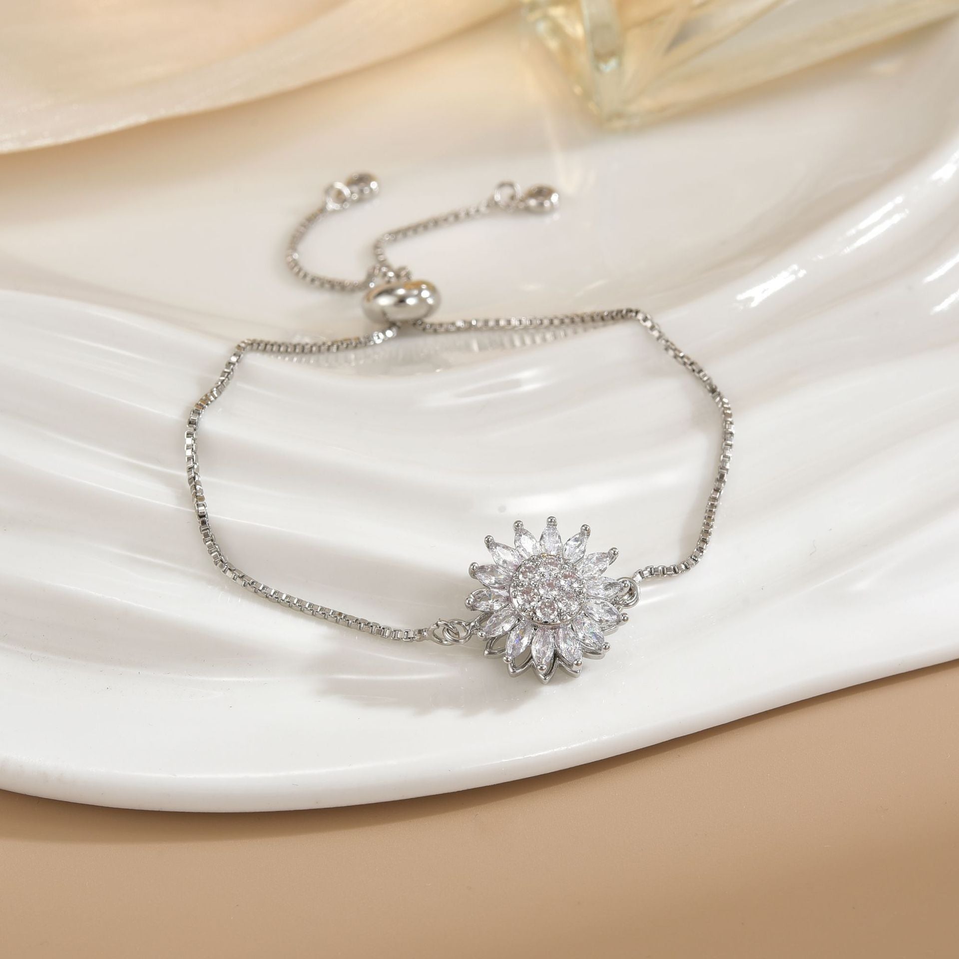Simple Rotatable Flower Color-preserving Pure Copper Gold-plated Bracelet