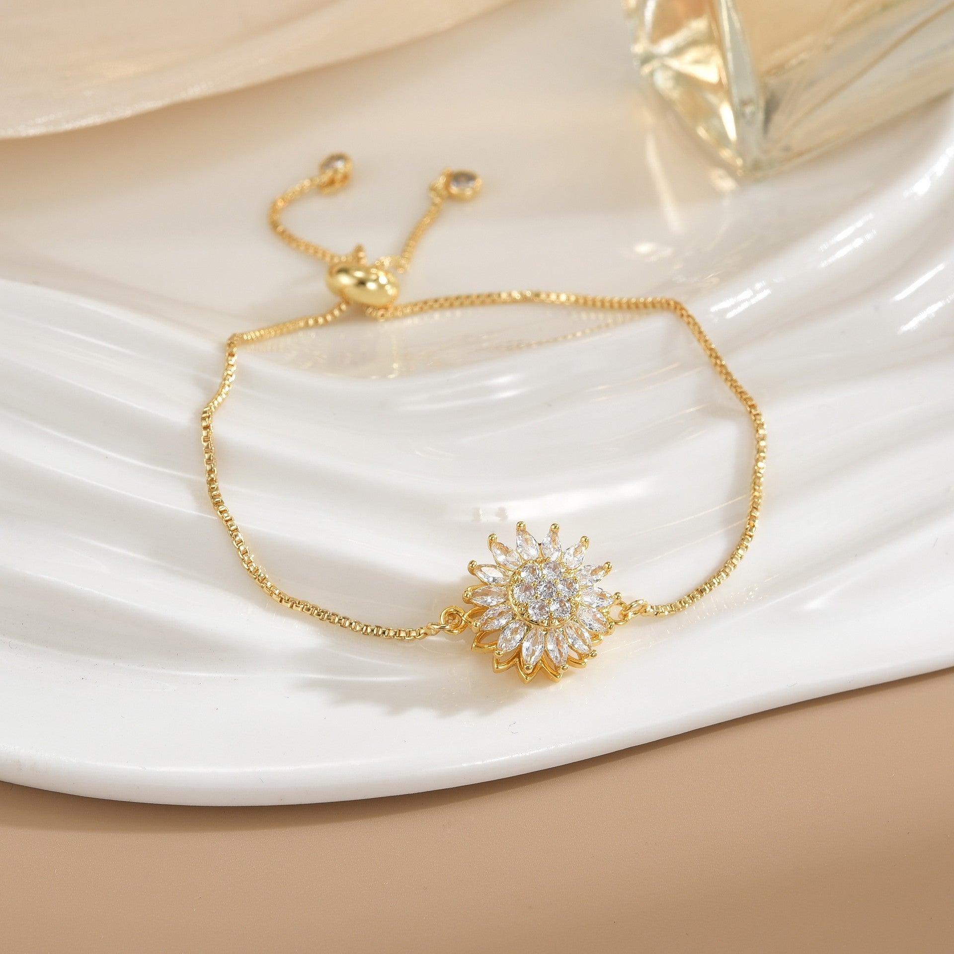 Simple Rotatable Flower Color-preserving Pure Copper Gold-plated Bracelet