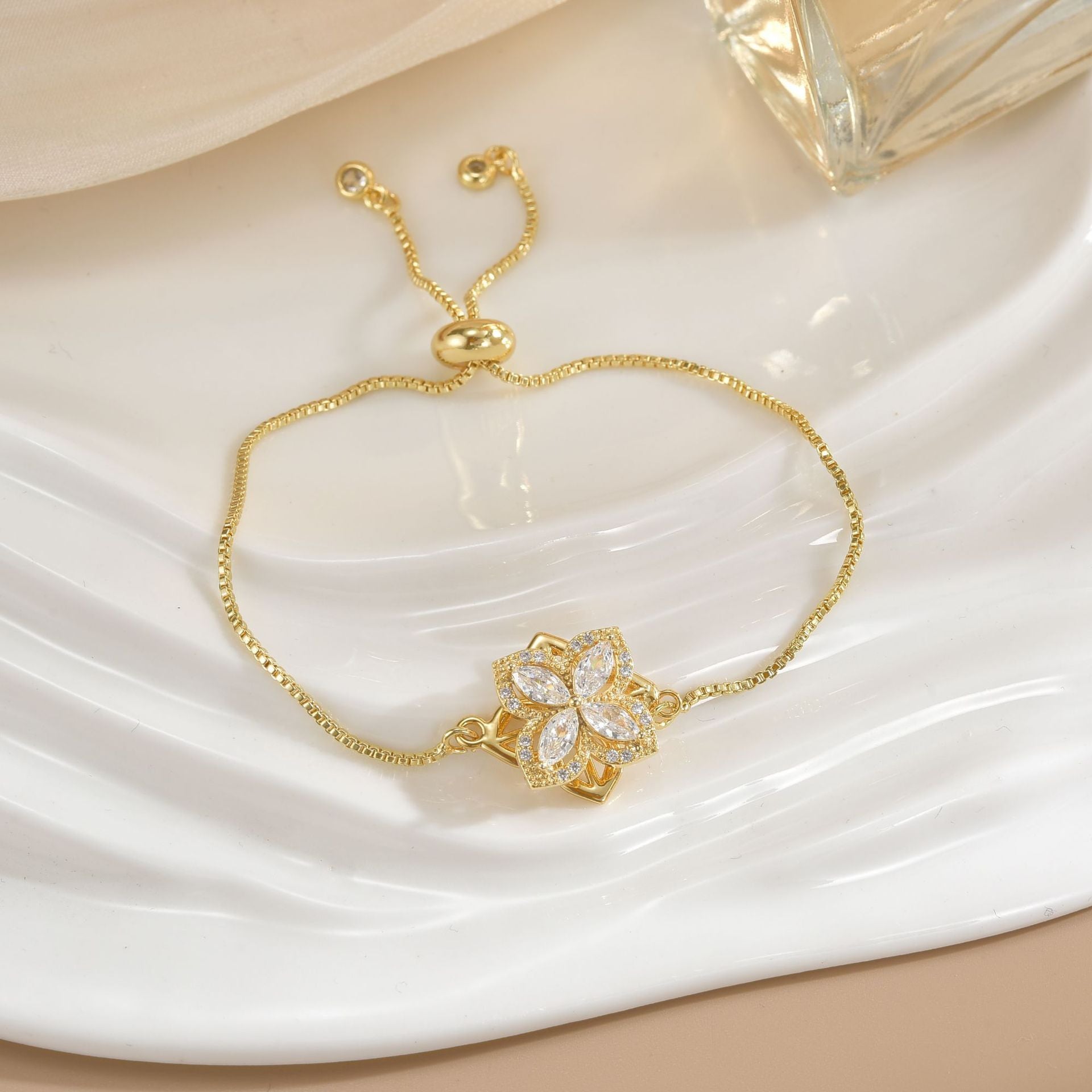 Simple Rotatable Flower Color-preserving Pure Copper Gold-plated Bracelet