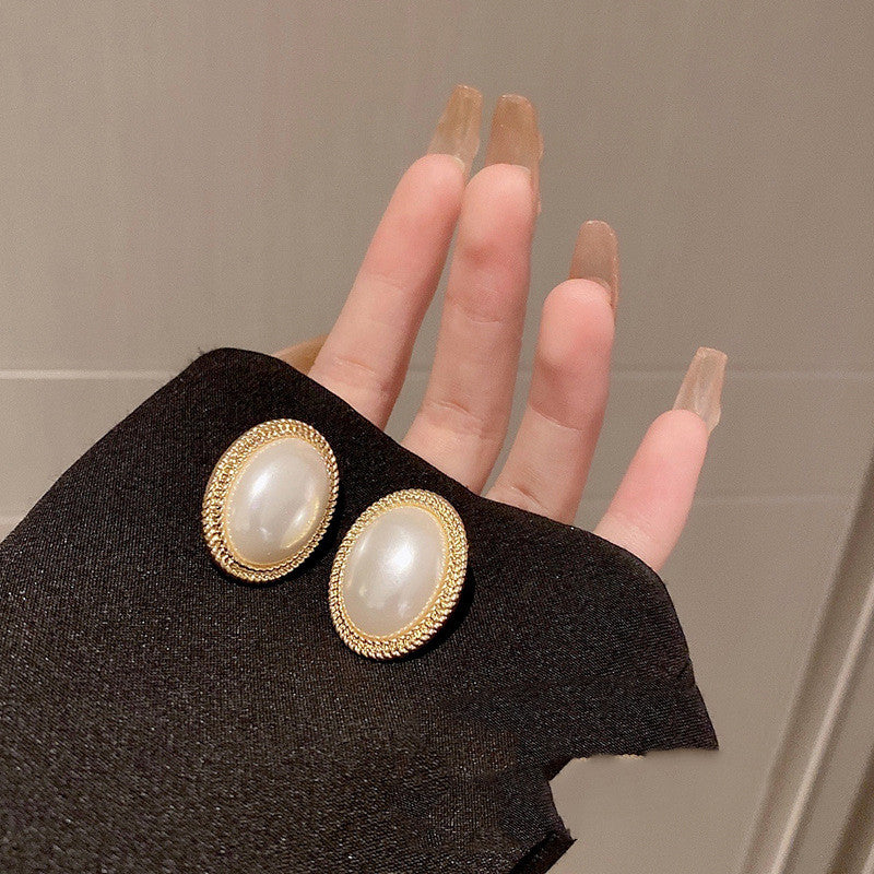 French Retro Hepburn Baroque Pearl Ears