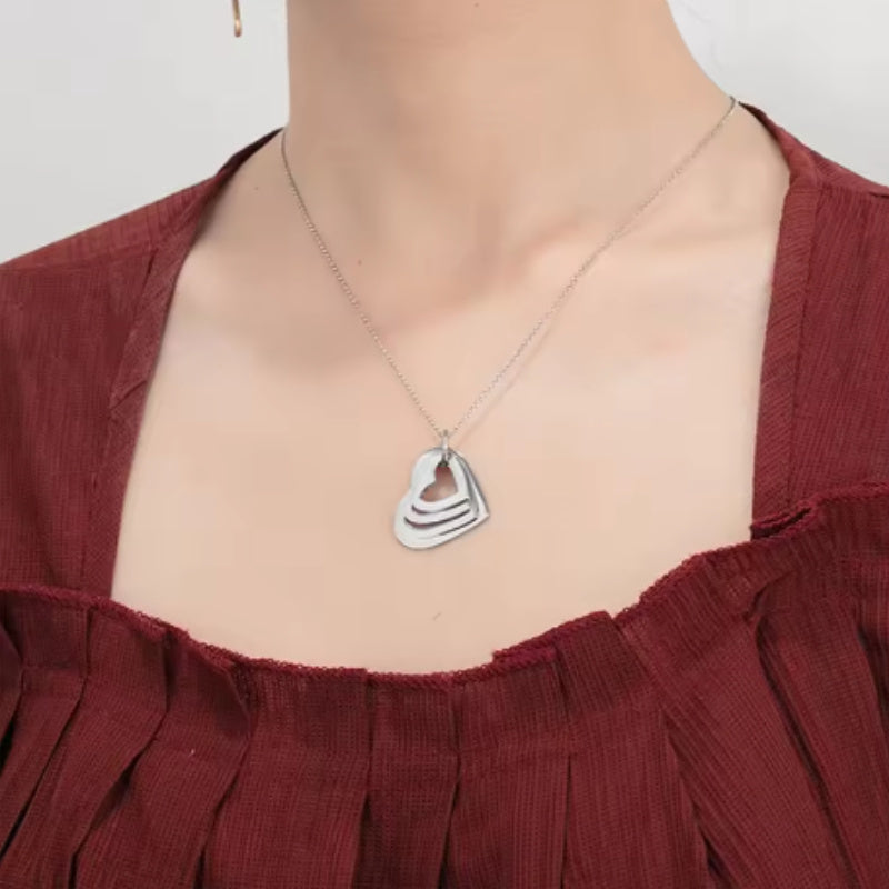 A Stainless Steel Heart-shaped Necklace Engraved With Family Personality And A Heart Shape