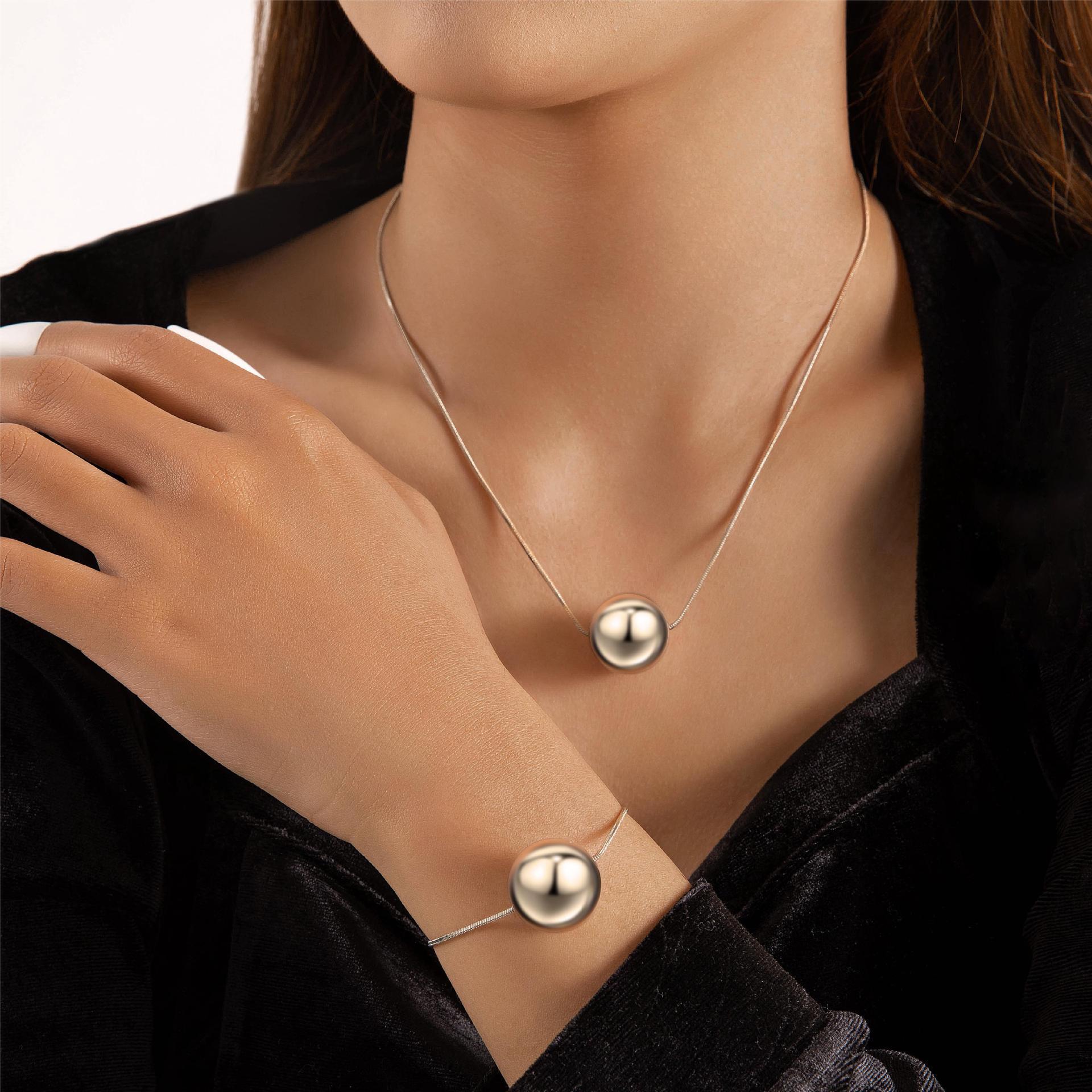 Design Hug Ring Bow Open-ended Bracelet