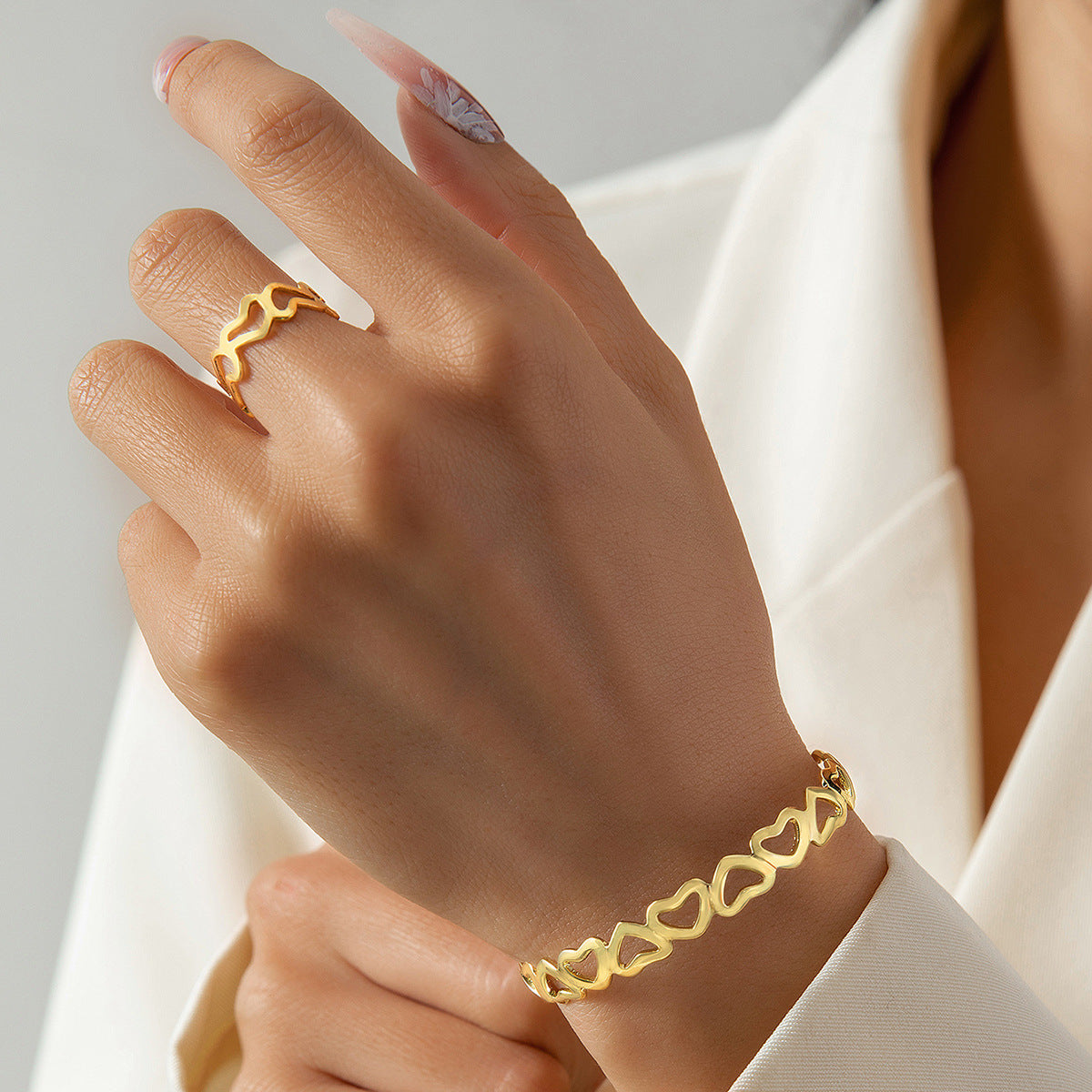 Design Hug Ring Bow Open-ended Bracelet