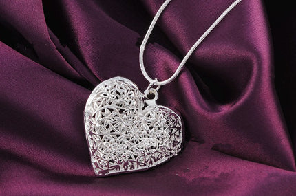 Antique palace decoration Silver Carved Pendant Necklace