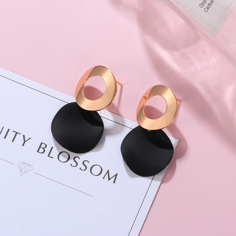 Diamond circle matte earrings earrings Japan and South Korea simple charm full diamond fashion wild earrings