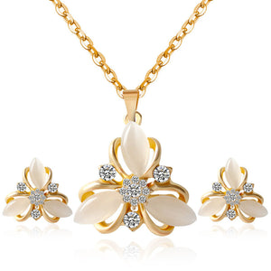 Three-piece Set Of Crystal Earrings And Necklaces And Rings