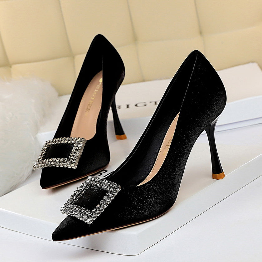 Metal rhinestone buckle shoes