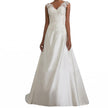 One-shoulder V-neck fishtail lace trailing wedding dress