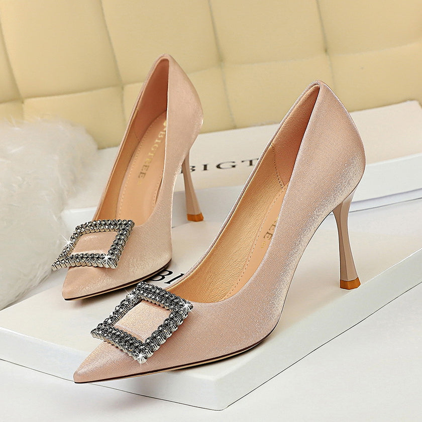 Metal rhinestone buckle shoes