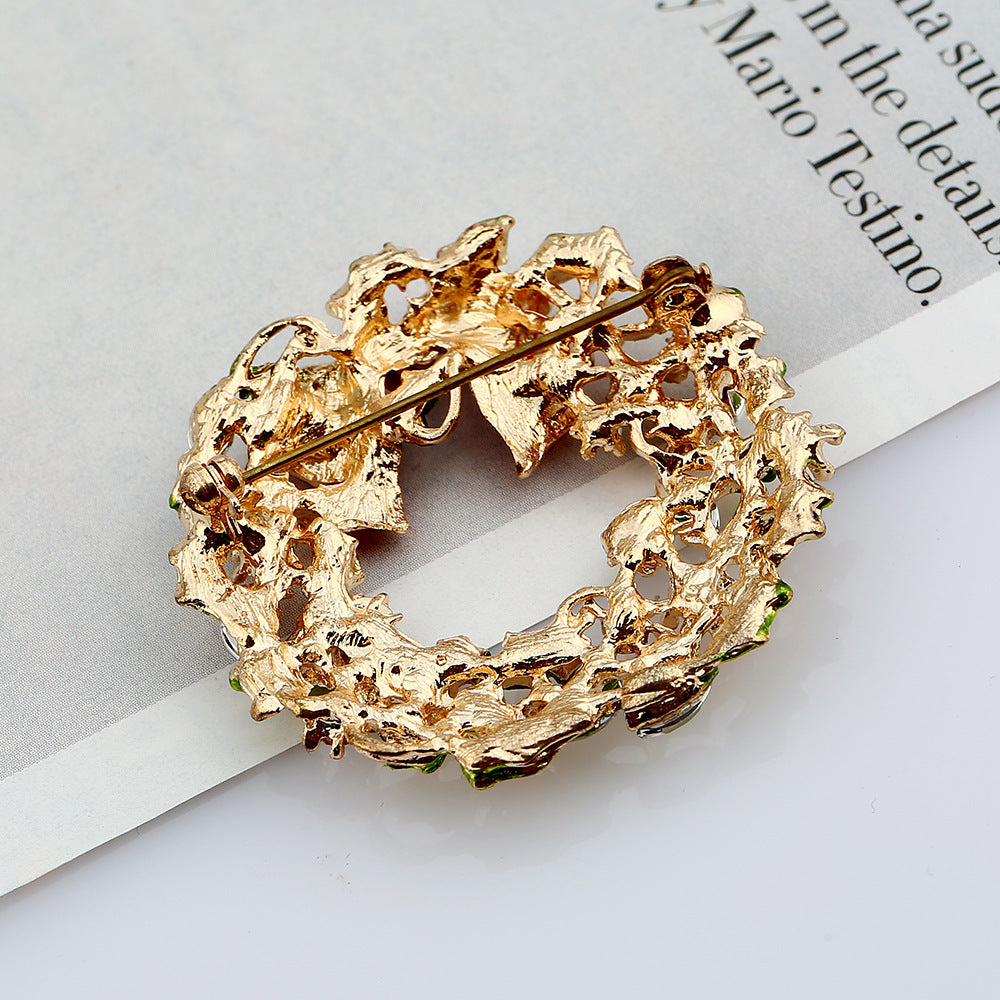 Bow tie wreath brooch