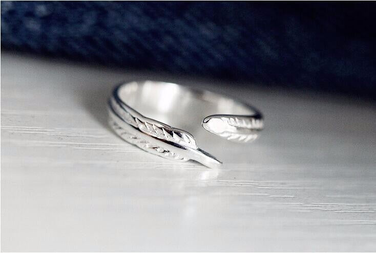 Fashionable beautiful feather plain silver ring
