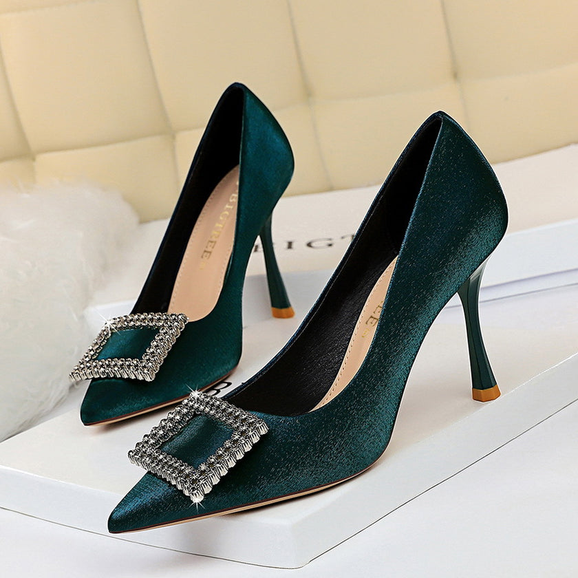 Metal rhinestone buckle shoes