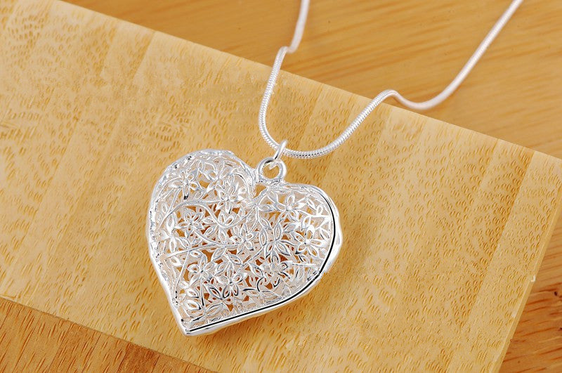 Antique palace decoration Silver Carved Pendant Necklace