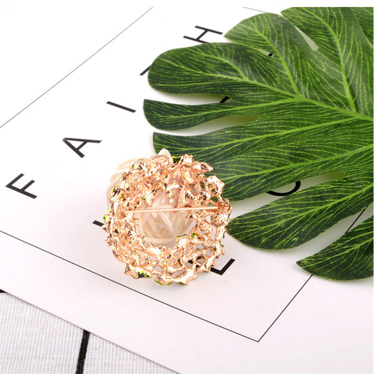 Bow tie wreath brooch