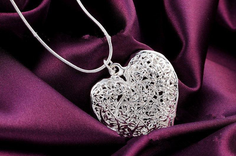 Antique palace decoration Silver Carved Pendant Necklace