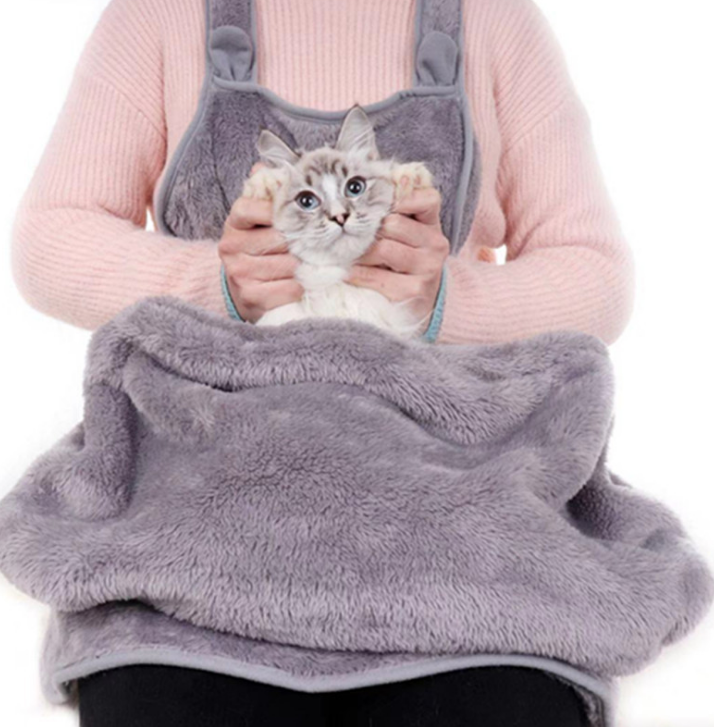 Pet out carrying bag cat cat bag with sleeping chest apron to prevent clothing