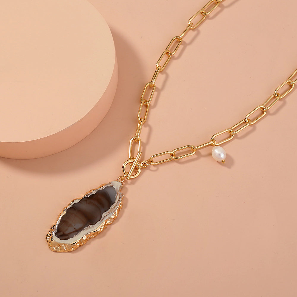 Natural Freshwater Pearl Necklace with Abnormity Resin